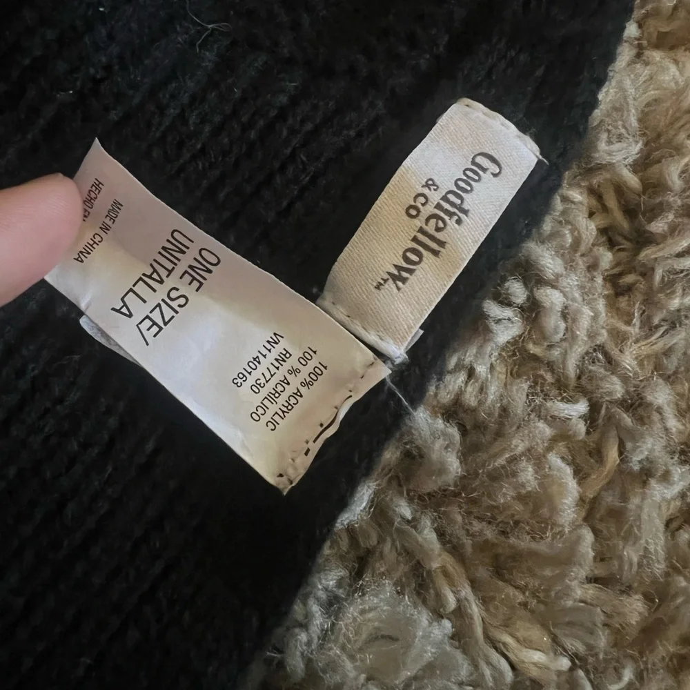 NWOT Goodfellow black oblong‎ scarf